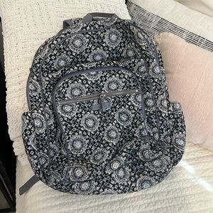 Vera Bradley 4 pocket booksack